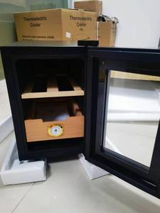 Humidor de Cigarros Eléctrico NUELEAD NE-112 con Puerta de Vidrio Antivaho, Capacidad para 100 Cigarros, Control Inteligente de Humedad, Humidor Doméstico de Aluminio - Product Image 2