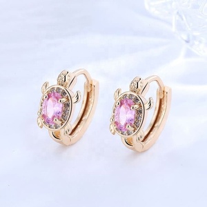 Pendientes de Aro de Moda para Mujer con Diamantes CZ de Zirconia, Joyería con Diseño de Animales, Venta al por Mayor de Fábrica Hengdian - Product Image 6