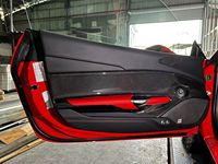 Nouveau panneau de porte en fibre de carbone sèche de haute qualité (noir carbone) pour Ferrari 488 - Livraison rapide, ajustement parfait à 100 %