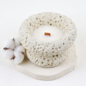 Bougie en cire de soja de luxe aux huiles essentielles, en pot de ciment à pores grossiers de forme spéciale, sans gouttes, avec étiquette personnalisée - Product Image 3