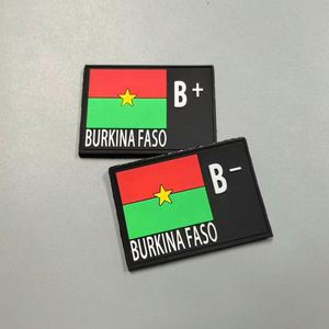 Patchs thermocollants en PVC souple 3D personnalisés avec lettres et formes de cœur pour chapeaux et vêtements - Product Image 3