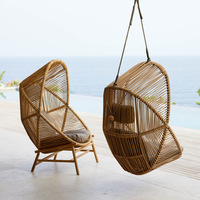 Chaise suspendue d'extérieur moderne avec coque en PE tressé, siège de balançoire élégant pour patio, jardin, balcon et détente au bord de la piscine