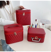 Sac de voyage matelassé portable en cuir PU brodé sur mesure pour femmes 2024, avec fermeture éclair, pour sacs, organiseur de maquillage, trousse de toilette