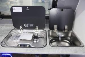 Autocaravana de Lujo y Espaciosa ECOCAMPOR de 14.6 pies con Cama para Acampar al Aire Libre - Product Image 4