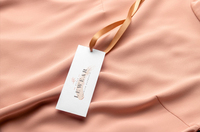 Étiquettes volantes en relief personnalisées de luxe 800Gsm autocollants en carton noir étiquettes de vêtements pour vêtements