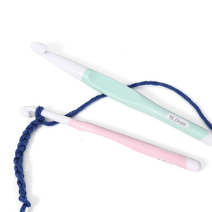 Crochet en plastique crochets 8 10 12 <span class=keywords><strong>15</strong></span> 20mm aiguilles à <span class=keywords><strong>tricoter</strong></span> couleur aléatoire maison tissage fil artisanat bricolage ménage outils à <span class=keywords><strong>tricoter</strong></span> - Product Image 2