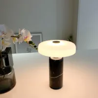 Lampe de table LED portable haut de gamme en marbre Carrara, style danois moderne, rechargeable, avec contrôle tactile et connectivité sans fil pour salon