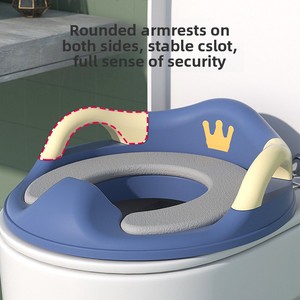 <span class=keywords><strong>Asiento</strong></span> de entrenamiento para ir al baño con diseño de <span class=keywords><strong>corona</strong></span> para niños pequeños, con asas de seguridad y cojín suave de PU, entrenador de inodoro universal para niños de 0 a 8 años - Product Image 2