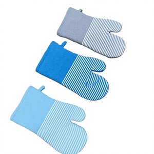 Gant de four en coton moderne résistant à la chaleur, conçu pour une manipulation sûre des casseroles chaudes - Product Image 1