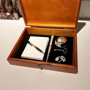 Hộp kho báu bằng gỗ cũ với chốt bằng đồng thau phong cách cổ Hộp lưu trữ gỗ hộp trang trí cho gia đình hoặc văn phòng - Product Image 5