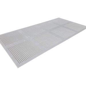 Tablero de yeso perforado suspendido techo acústico decorativo con Aoustical Nrc0.65 escuelas de hospitales de placas de yeso 1200x2400mm - Product Image 1