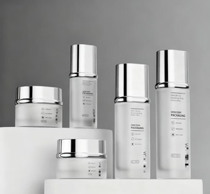 Ensemble <span class=keywords><strong>de</strong></span> soins cosmétiques <span class=keywords><strong>de</strong></span> luxe en verre carré, comprenant un flacon pompe pour <span class=keywords><strong>toner</strong></span> et une pot à crème pour le visage. - Product Image 4