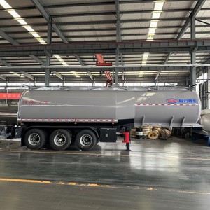 Semi-remorque de transport de produits chimiques dangereux de 7 500 gallons, directement de l'usine, avec cuve en PE pour le transport de sodas et d'acides - Product Image 2