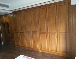 カスタムスタイル無垢材寝室家具無垢材彫刻レッドウッドワードローブ中国の高級ワードローブ - Product Image 2