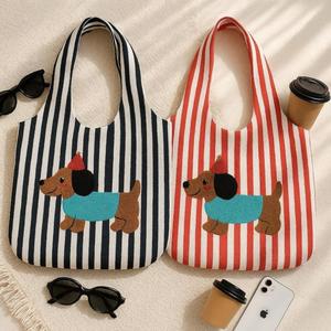 กระเป๋าผ้าแคนวาสลายทางปักลายสุนัขน่ารัก กระเป๋าถือสะพายไหล่ใบใหญ่สำหรับผู้หญิง ฤดูร้อน ช้อปปิ้ง ท่องเที่ยว ชายหาด วันหยุดสุดสัปดาห์ - Product Image 3