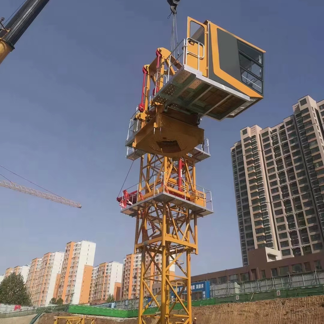Heavy Duty Flat 6 Ton Top Tower Crane 40m Height 1.35t Tip Load with Good After Sales