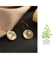 Boucles d'oreilles pendantes exclusives en acier inoxydable, design géométrique tendance, sensation haut de gamme, pierre principale en coquillage naturel pour femme