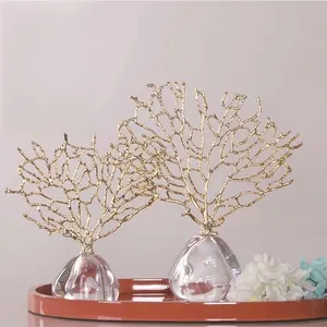 Lüks yeni tasarım Modern sanat mercan kristal Retro altın ev dekor dekoratif el sanatları Metal süsler masa üstü aksesuarları