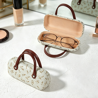 Étui à lunettes classique portable à coque rigide avec poignée, imprimé bleu et blanc, style mini sac à main, boîte à lunettes de soleil à clapet
