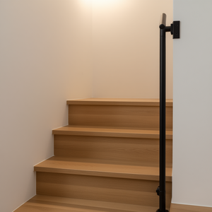 Pasamanos de Hierro Negro para Escaleras, 3 Pies, Montaje en Suelo, Diseño Industrial Resistente para Uso en Interiores, 2-3 Escalones - Product Image 2