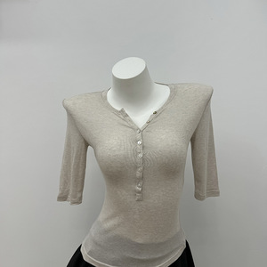 เสื้อไหมพรมเฮนลีย์ SUHE TS-015 สำหรับผู้หญิง แขนสามส่วน ทรงเข้ารูป สีพื้น ระบายอากาศได้ดี เหมาะสำหรับฤดูร้อน - Product Image 6