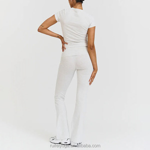 T-shirt en <span class=keywords><strong>coton</strong></span> à manches courtes et coupe ajustée avec logo personnalisé T-shirts de gym Pantalon de <span class=keywords><strong>yoga</strong></span> repliable à jambes larges Leggings évasés Ensemble de <span class=keywords><strong>yoga</strong></span> 2 pièces pour femmes - Product Image 4
