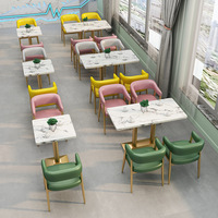 Meubles de restaurant modernes, banquettes en cuir, table et chaises de restaurant, acier inoxydable, couleur or et blanc