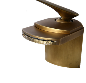 Grifo de lavabo de un solo orificio de latón con acabado cromado, estilo <span class=keywords><strong>cascada</strong></span>, moderno y lujoso, de Wenzhou Feenice Gold Royal. - Product Image 5