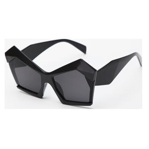 Lunettes de Soleil pour Femme Protection UV Style Sophistiqué pour Visage Large et Rond Rétro Monture Noire Verres Marron Uni 1255 - Product Image 6