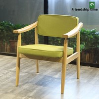 Ensemble table et chaises en bois massif de style nordique occidental pour restaurants commerciaux, idéal pour les cafés, salons de thé et bars à boissons