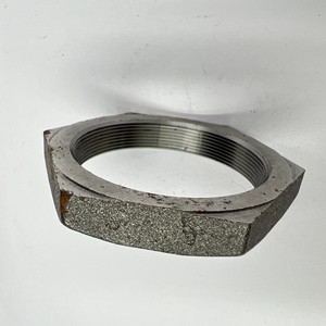 Tuerca de bloqueo hexagonal mecanizada CNC de acero inoxidable de alta resistencia con nailon para el mantenimiento de equipos mecánicos a prueba de vibraciones - Product Image 3