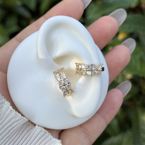 Orecchini a Clip Classici, Semplici e alla Moda in Rame Placcato Oro 18K con Zirconi, Disponibili in Diversi Stili - Product Image 4