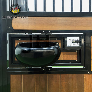 Panneaux de façade d'écurie pour chevaux JH Equine Buildings, en acier inoxydable, porte coulissante en bambou pour écurie de chevaux avec abreuvoir - Product Image 4