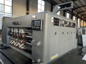 Nouvelle machine plieuse-colleuse automatique de type complet pour l'impression, le rainurage et la découpe de cartons dans les usines de fabrication - Product Image 6