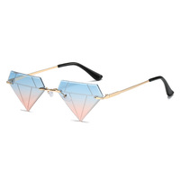 Lunettes de soleil triangulaires en forme de diamant pour femmes et hommes, avec strass, verres transparents dégradés océan, sans monture, pour fêtes, lunettes de soleil polygonales