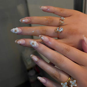 Uñas <span class=keywords><strong>Acrílicas</strong></span> Hechas a Mano Estilo Francés con Flores 3D Color Rosa Almendra, Uñas Postizas de Diseño al por Mayor - Product Image 6