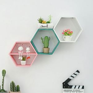 Étagère murale hexagonale sans perçage, en bois, multi-niveaux, idéale pour la chambre, le salon et la décoration intérieure - Product Image 2
