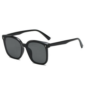 Lunettes de soleil unisexes Jiaqi, monture carrée large, verres noirs brillants, protection UV 100 %, pour la conduite et les sorties tendance - Product Image 3