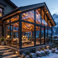 Villa et hôtel modernes, véranda en verre quatre saisons avec toit isolé thermiquement et structure en alliage d'aluminium, couleur bois personnalisée