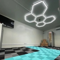 Fabrication de lumière décorative haute puissance en nid d'abeille lumière hexagonale LED suspendue pour lampe de connexion de garage de voiture