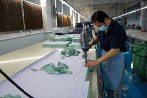 निर्माता कस्टम विंटेज स्ट्रीटवियर पुरुषों की हिप हॉप शैली सीधी पैर हीरे गैंडे जींस - Product Image 6