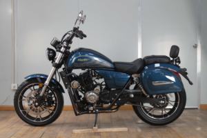 Moto Chopper Traditionnelle WSK 400cc Moteur à Carburateur/EFI - Product Image 3