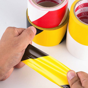 เทปเตือนความปลอดภัย PVC แบบมีกาวในตัวสำหรับทางเดิน ผลิตในจีน - Product Image 1