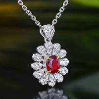 Pendentif SGARIT en or massif 18 carats avec rubis naturel non chauffé du Mozambique de 0,63 ct couleur sang de pigeon, serti sur le côté avec 59 diamants pour femme