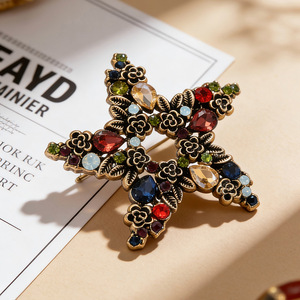 Broche de Estrella para Mujer, Aleación con Cristales de Imitación, Diseño de Flor de Cinco Puntas, 5.5cm, Joyería de Moda, Regalo - Product Image 4