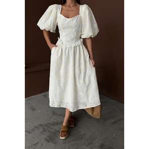 Robe brodée à manches ballon blanc cassé, taille naturelle, col carré, coupe trapèze, tissée, pour usage quotidien décontracté, vente en gros - Product Image 2