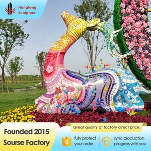 Statue de cerf en fibre de verre, peinte à la main, résistante aux UV, colorée, moderne, créative, attrayante, pour l'aménagement paysager extérieur. - Product Image 1
