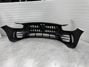 Adatto per Mercedes-<span class=keywords><strong>AMG</strong></span> <span class=keywords><strong>GT</strong></span>, GTC e GTS: Assemblaggio Paraurti Anteriore, Griglia e Carrozzeria Bianca con Dettagli in Fibra di Carbonio - Product Image 6