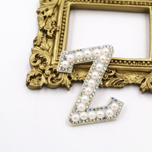 Juego de parches autoadhesivos con <span class=keywords><strong>apliques</strong></span> del alfabeto, 26 letras, con pedrería y perlas sueltas, <span class=keywords><strong>en</strong></span> forma de pedrería - Product Image 5