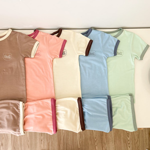 Conjunto de Ropa de Casa para Bebé Transpirable de Algodón Orgánico de Dos Piezas - Product Image 1